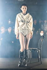 ディゼムバイシーク 2025-26年秋冬コレクション - 部屋の中で見つける小さな幸せ｜写真25