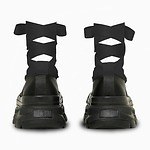 コンバース“まるでバレエシューズ”な厚底スニーカー、足首華やぐリボンシューレース付き｜写真10