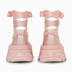 コンバース“まるでバレエシューズ”な厚底スニーカー、足首華やぐリボンシューレース付き｜写真5