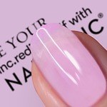 ネイルズ インク25年夏ネイル“まるでゼリー”ぷるんと艶のストロベリー＆ブルーベリーミルク色｜写真4