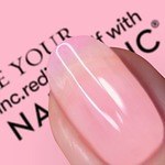 ネイルズ インク25年夏ネイル“まるでゼリー”ぷるんと艶のストロベリー＆ブルーベリーミルク色｜写真2