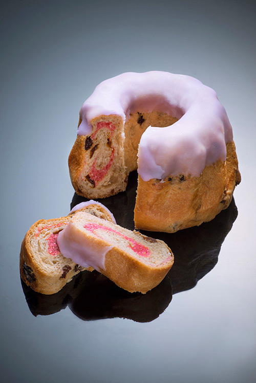 東京マリオットホテルのクリスマスケーキ＆ブレッド、とろける球体のチョコレートケーキなど | 写真