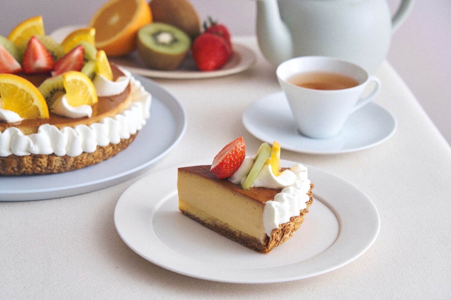 カフェ＆ブックス ビブリオテーク”固めプリン”スイーツ、プリンアラモードパンケーキ＆パイ｜写真5