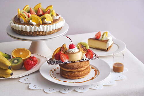 カフェ＆ブックス ビブリオテーク”固めプリン”スイーツ、プリンアラモードパンケーキ＆パイ