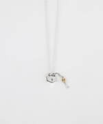 イー・エム 青山店限定ジュエリー、“好みのカラーストーンを選べる”リング＆錠前モチーフのネックレス｜写真1