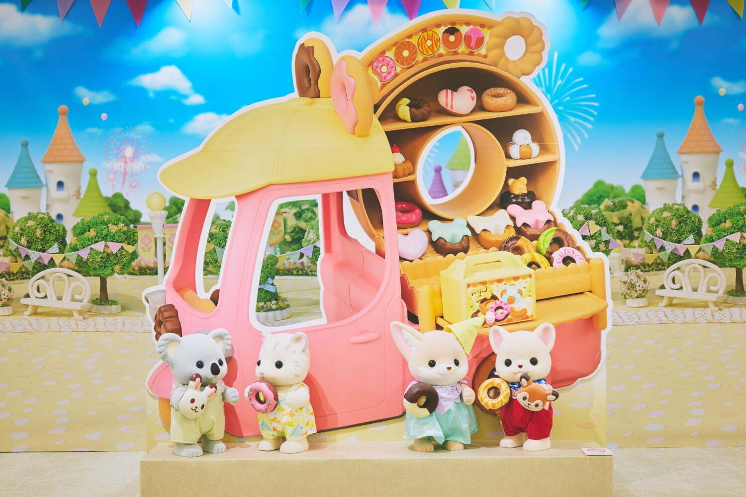 企画展｜「シルバニアファミリー展40th」歴代ハウスや大型ジオラマが東京・池袋に、コラボフード＆スイーツも