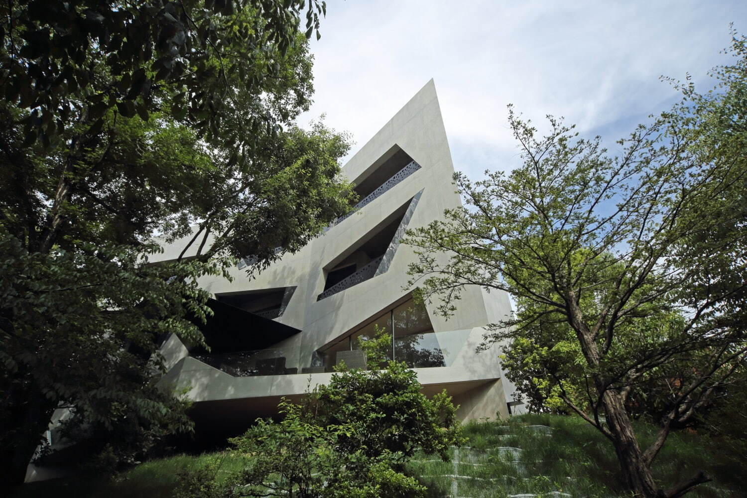 北川原温 《ホテルキーフォレスト北杜》 2015年竣工