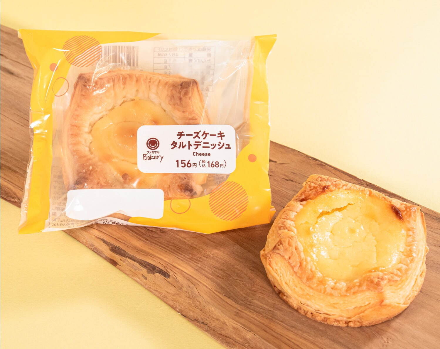 ファミリーマート「チーズスイーツだらけ！」“あまいチーズ味”のエクレアやふわしゅわスフレなど｜写真10