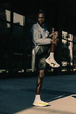 オン“靴紐いらず”の軽量ランニングシューズに25年春新色、ホワイト＆ライムの極薄アッパー｜写真5