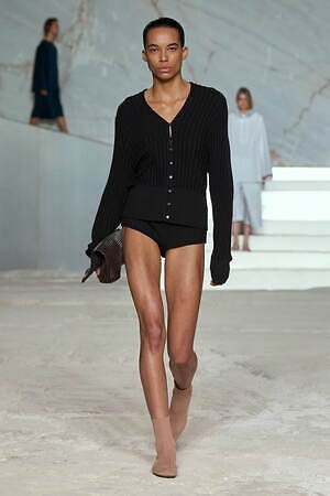 コス(COS) 2025年春夏ウィメンズ&メンズコレクション  - 写真6