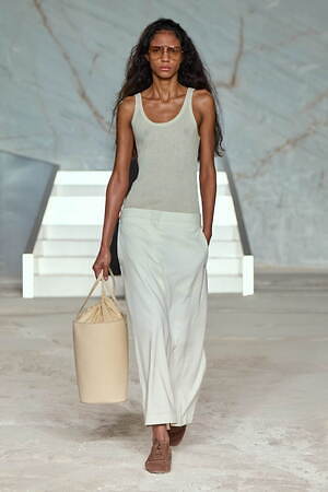 コス(COS) 2025年春夏ウィメンズ&メンズコレクション  - 写真13