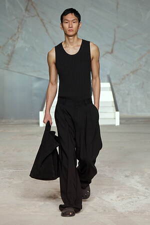 コス(COS) 2025年春夏ウィメンズ&メンズコレクション  - 写真14