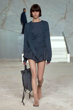 コス(COS) 2025年春夏ウィメンズ&メンズコレクション  - 写真18