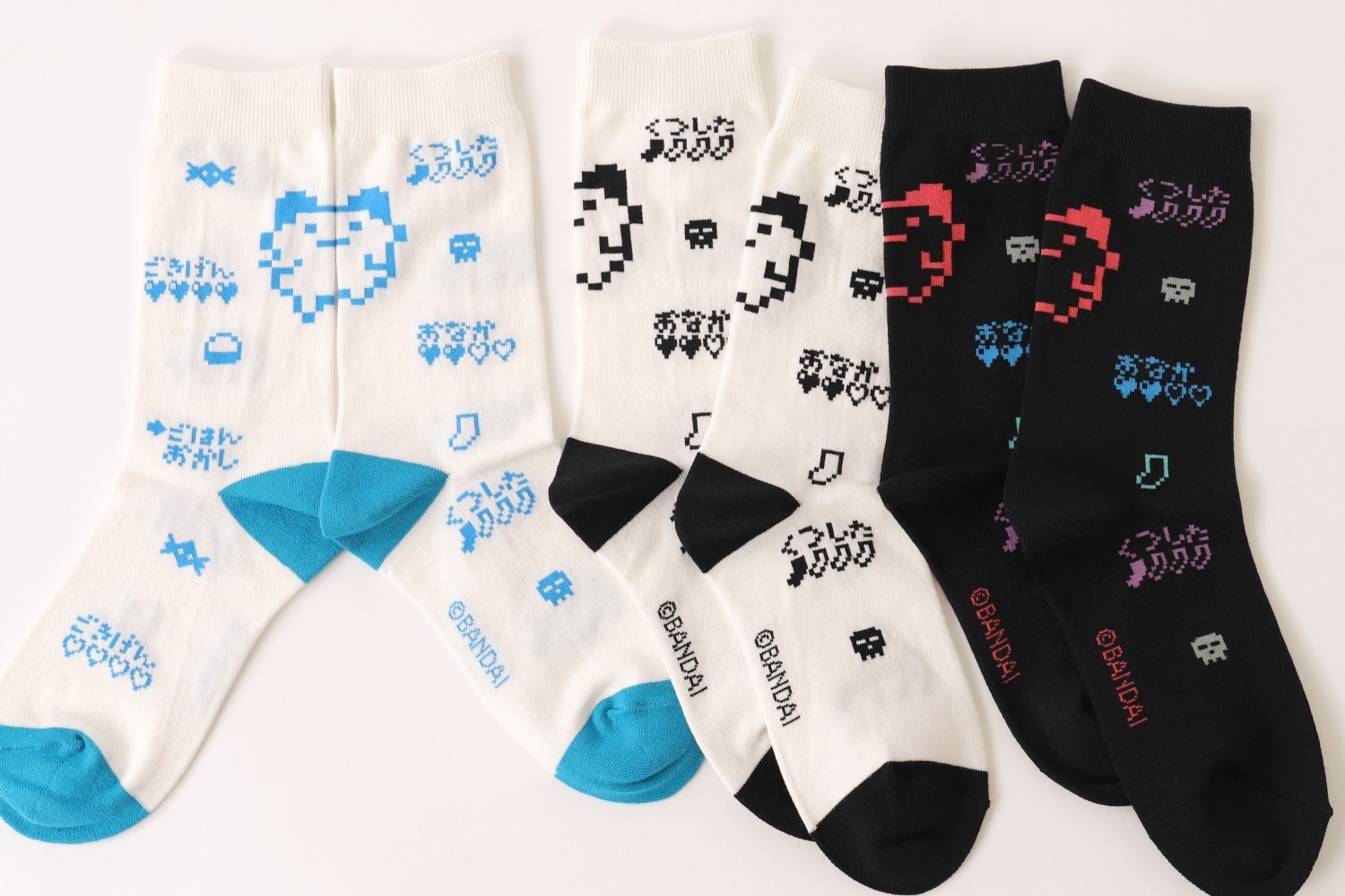 靴下屋「たまごっち」まめっち＆くちぱっち刺繍ソックス、“お世話ゲージ”入りドット絵柄くつ下も