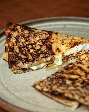 “焦げを楽しむ”スイーツ「ブランカ」麻布台ヒルズに、パリパリクレープや”和栗”バスクチーズケーキ｜写真6