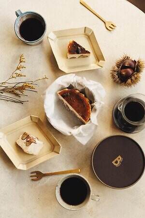 “焦げを楽しむ”スイーツ「ブランカ」麻布台ヒルズに、パリパリクレープや”和栗”バスクチーズケーキ｜写真17