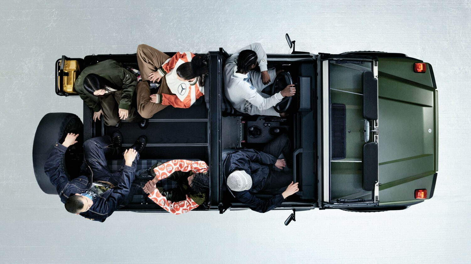 モンクレール(MONCLER) モンクレール × メルセデス・ベンツ バイ NIGO｜写真20