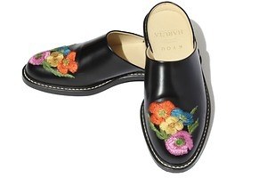 ハルタ“花咲く刺繍”のメンズレザーサンダル＆フリンジ刺繍のコインローファー、キョウとコラボ