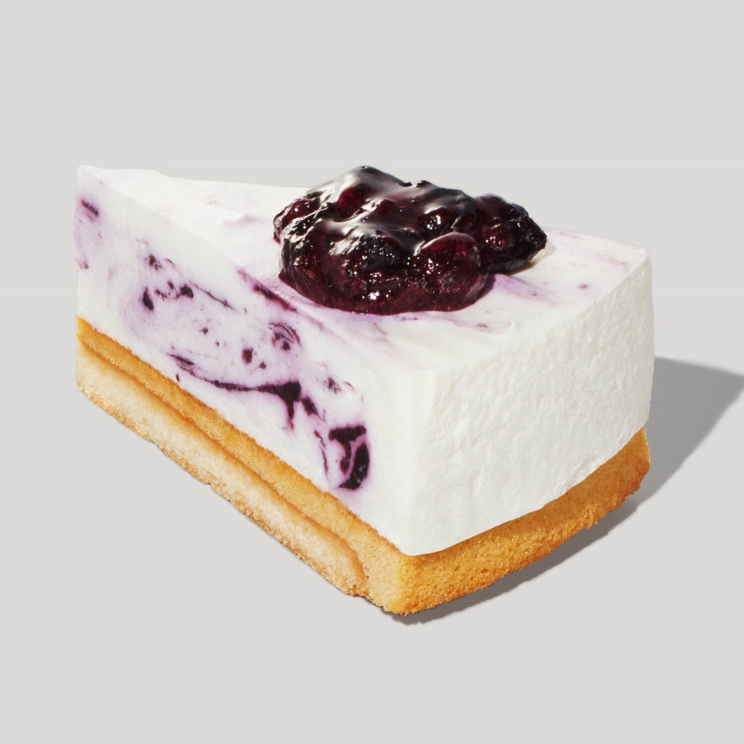 ブルーベリーレアチーズケーキ 540円※5月9日(金)発売