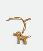 ボッテガ・ヴェネタの動物バッグチャーム、編み込みレザーの黒ぶち犬やピンクのゾウ｜写真9