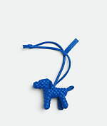 ボッテガ・ヴェネタの動物バッグチャーム、編み込みレザーの黒ぶち犬やピンクのゾウ｜写真7