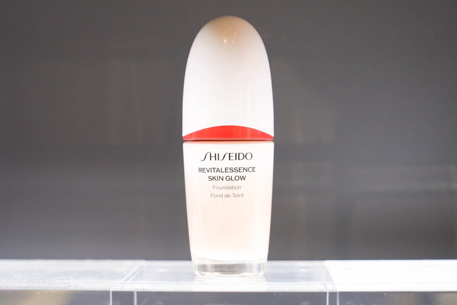SHSIEIDO エッセンス スキングロウ ファンデーション＜ファンデーション・美容液＞
 SPF30・ PA+++ 30mL 全12色 各7,590円(編集部調べ)