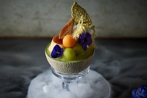 グランドニッコー東京 台場「大人の贅沢メロンアラモード」メロン半玉使用、ブランデー香るご褒美パフェ