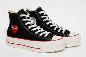 プレイ・コム デ ギャルソン×コンバース初の厚底スニーカー、「オールスター」に“ハート”モチーフ