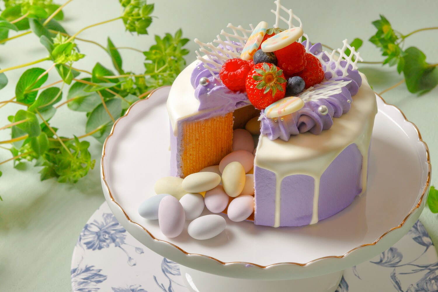「ストリングス イースターエッグギミックケーキ」3,500円 ※テイクアウト限定