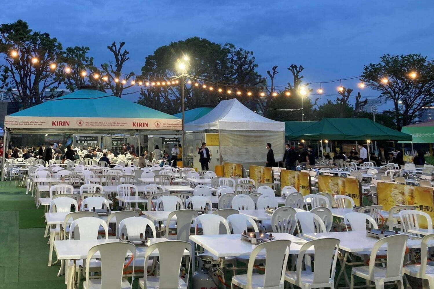 洋食｜明治神宮外苑「森のビアガーデン」25年も開催へ、ステーキやロブスターなどBBQ＆ビール飲み放題