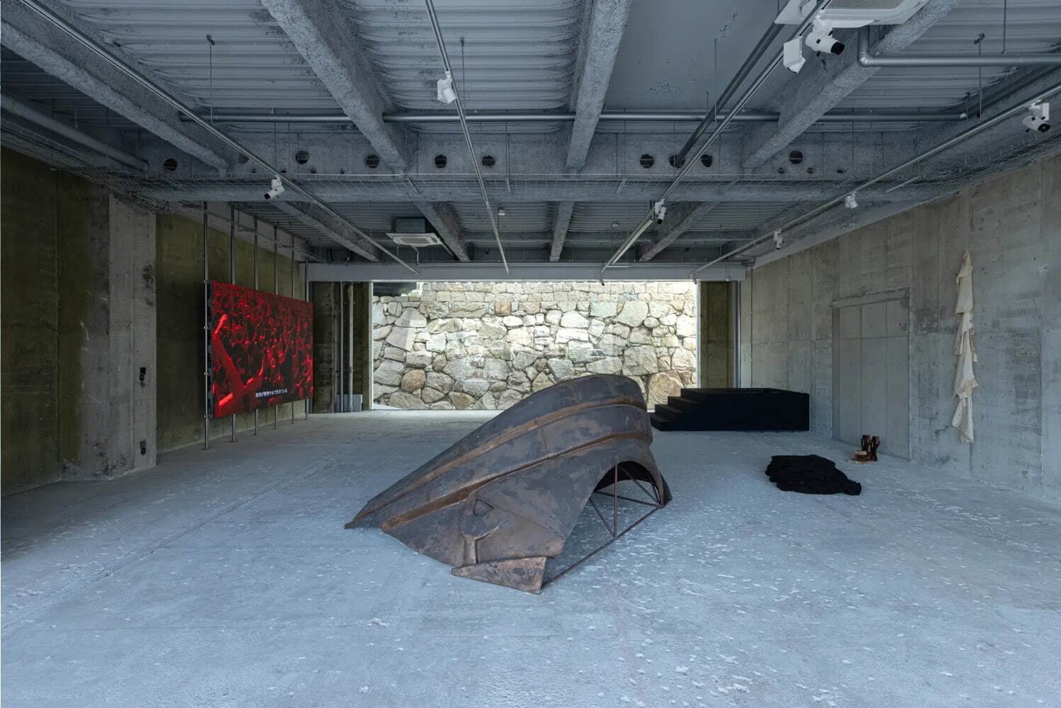 ラビットホール開館記念展「イシカワコレクション展：Hyperreal Echoes」展示風景