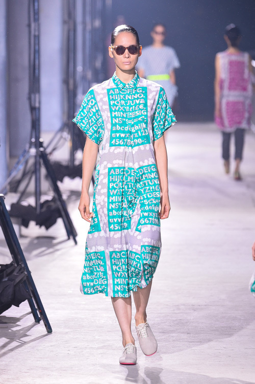 ミントデザインズ 2015年春夏コレクション - ハイテクとローテクを操る「プリズムガール」の世界 | 写真