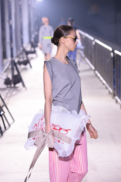 ミントデザインズ 2015年春夏コレクション - ハイテクとローテクを操る「プリズムガール」の世界 | 写真