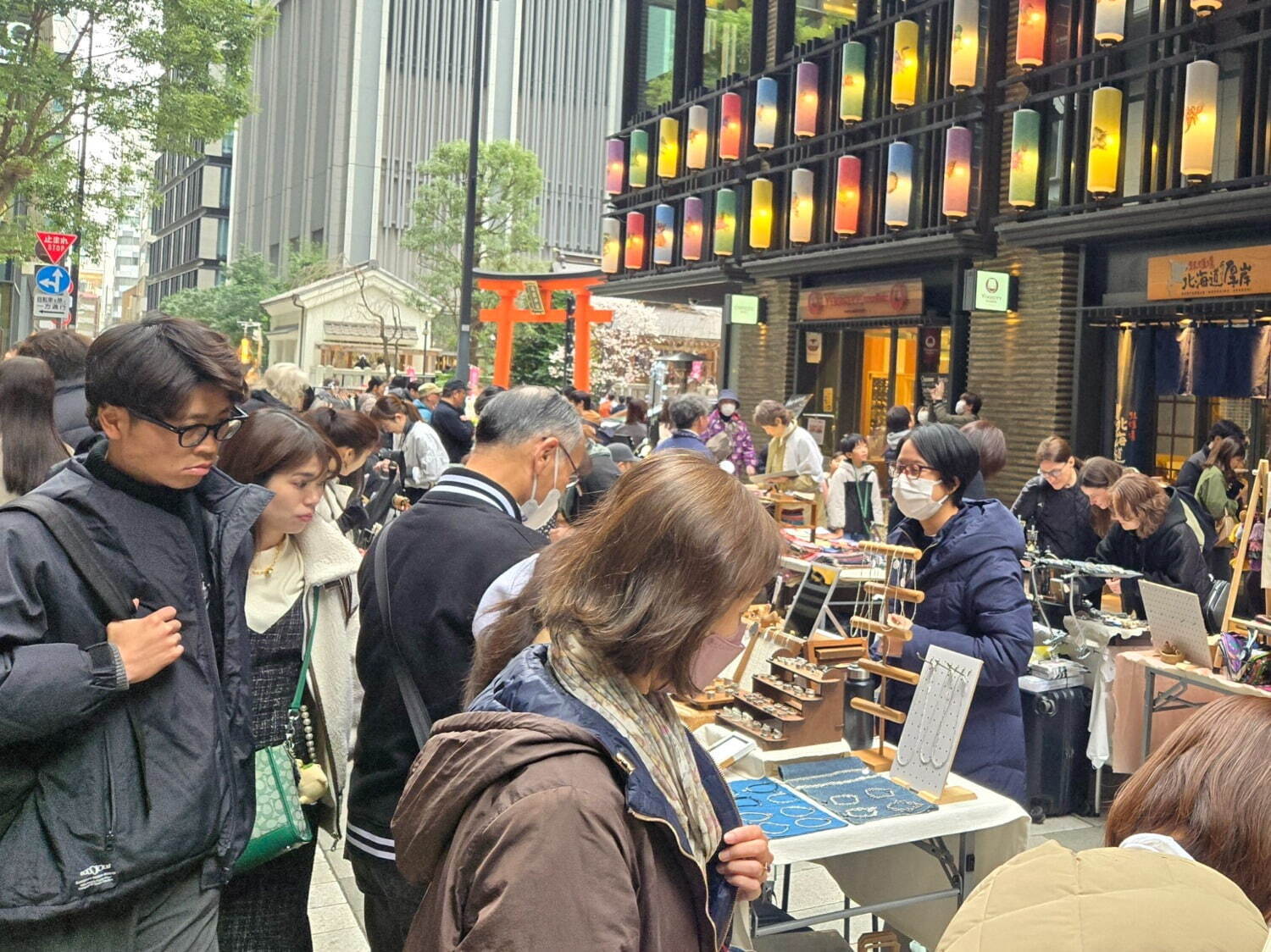 「第34回 オールドニューマーケット」日本橋仲通りにアクセサリーや暮らしの道具など約50店舗｜写真5