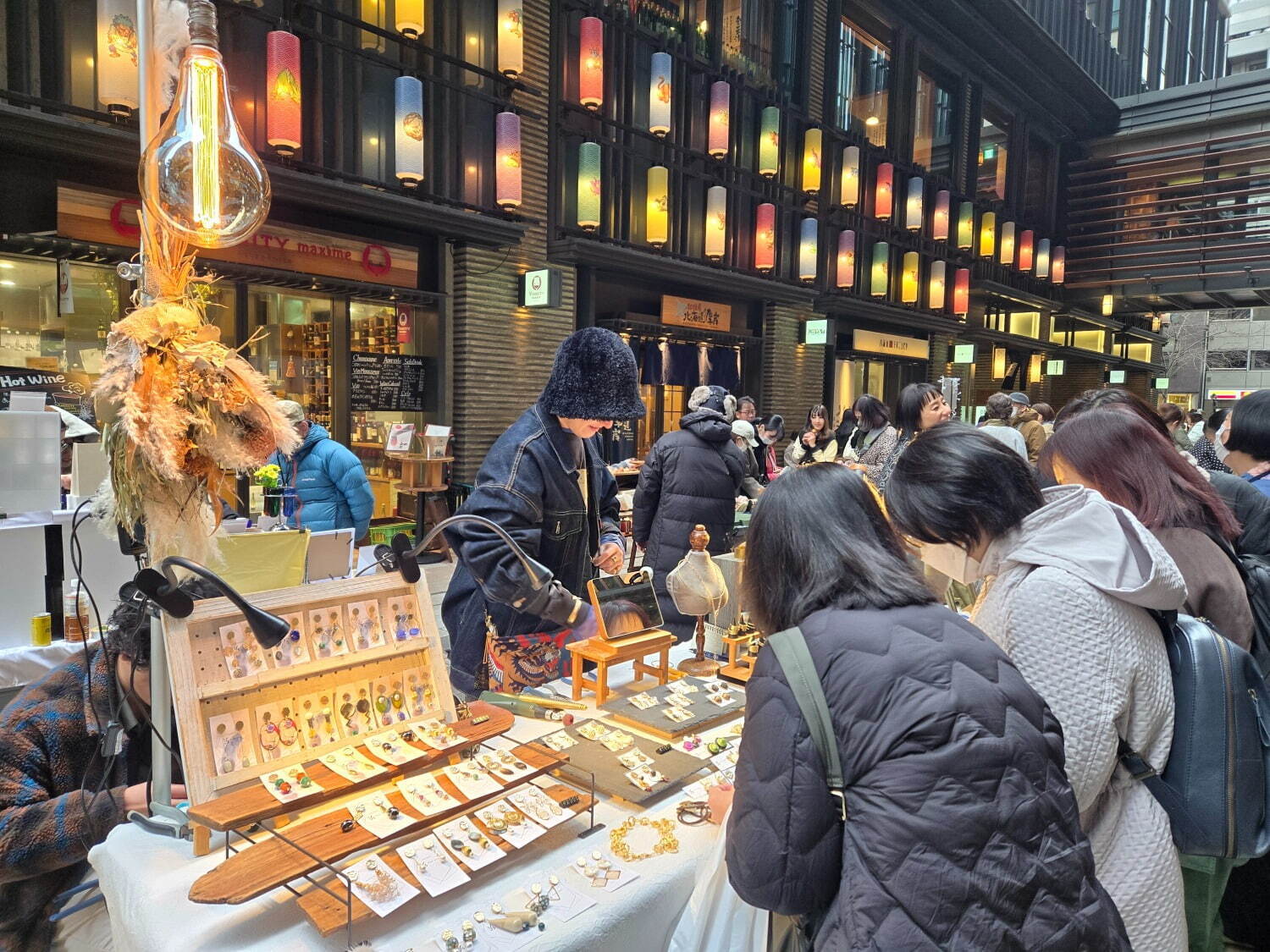 「第34回 オールドニューマーケット」日本橋仲通りにアクセサリーや暮らしの道具など約50店舗｜写真10