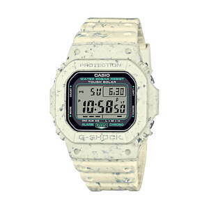 G-SHOCK“スケルトン”ケースの腕時計、メタリックなブルーや