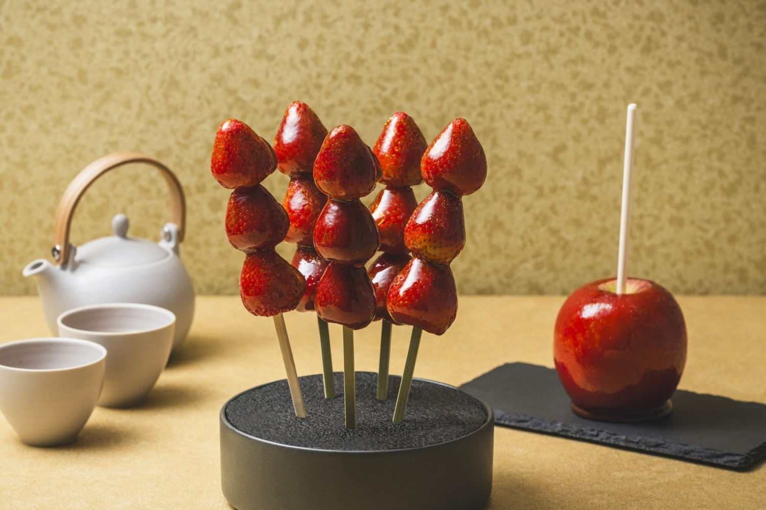 キャンディ(飴)｜弁才天の新ブランド「紅金」蜜りんごやいちごの“贅沢フルーツ飴”専門店、羽田空港に1号店オープン