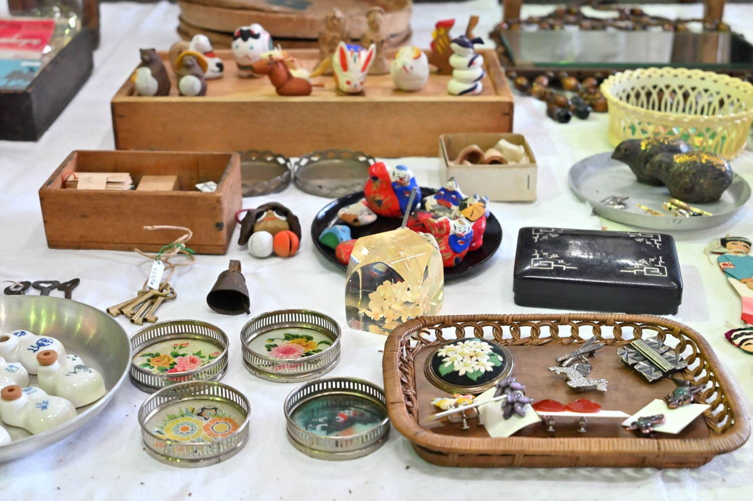 骨董品｜蚤の市「東京蒐集 第4会」東京・調布の京王閣競輪場で、偏愛に満ちたコレクターズアイテムや骨董品が集結