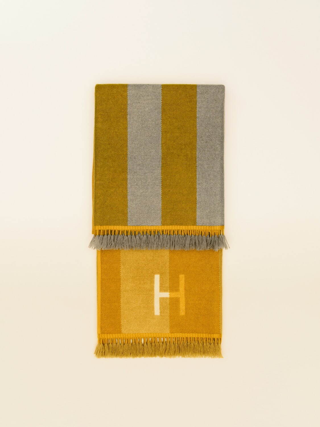 エルメスのホームコレクション、色鮮やかな“被せガラス”のオブジェ＆カシミアのブランケット｜写真44