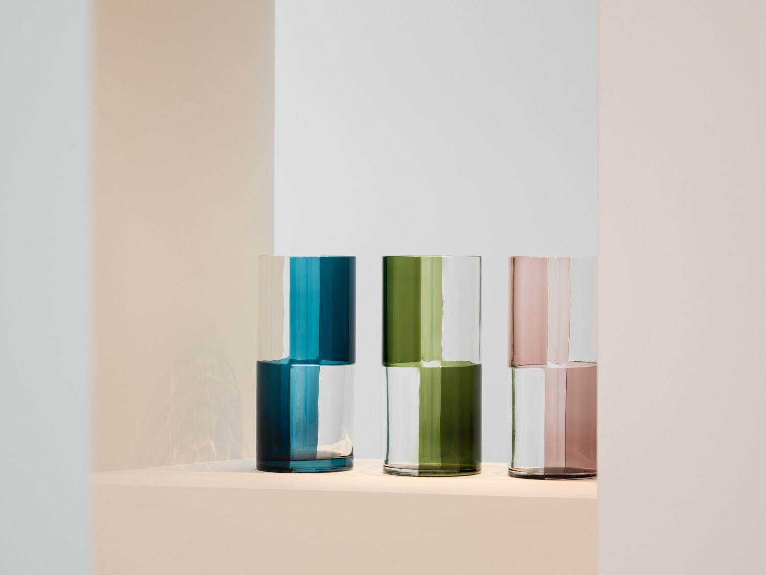 エルメスのホームコレクション、色鮮やかな“被せガラス”のオブジェ＆カシミアのブランケット｜写真52