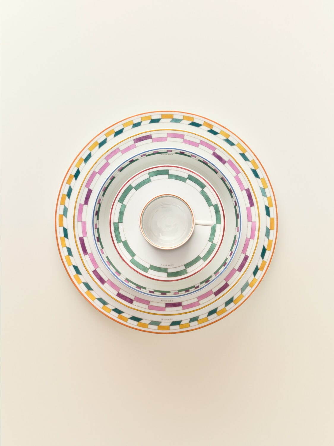 エルメスのホームコレクション、色鮮やかな“被せガラス”のオブジェ＆カシミアのブランケット｜写真41