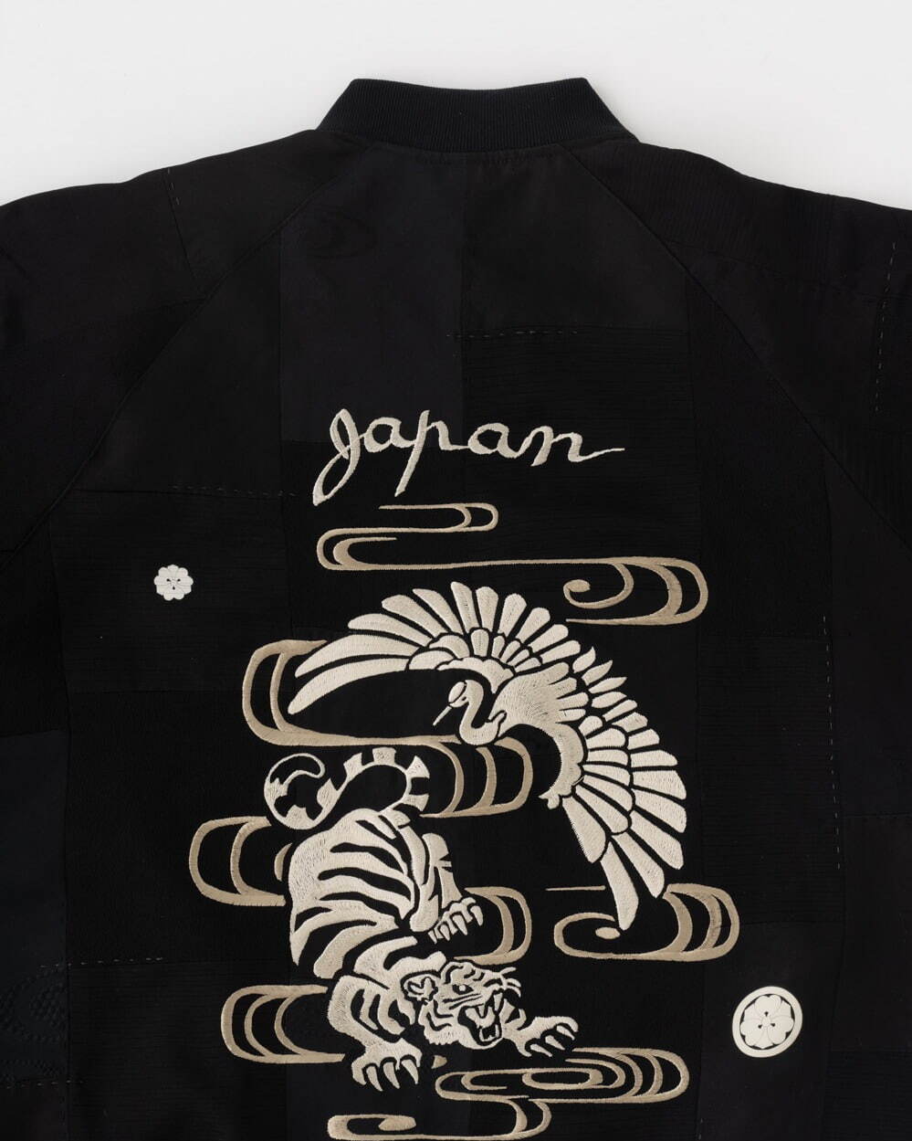 やまとラボ”スカジャン×着物”白龍や春景色の刺繍入り新作ジャケット、テーラー東洋とコラボ｜写真17