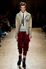 若者とスクール、スポーツをアトウ(ato)らしく表現！　アトウの2011年春夏コレクション｜写真1