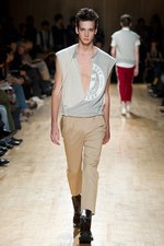 若者とスクール、スポーツをアトウ(ato)らしく表現！　アトウの2011年春夏コレクション｜写真5