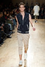 若者とスクール、スポーツをアトウ(ato)らしく表現！　アトウの2011年春夏コレクション｜写真9