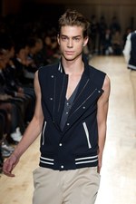 若者とスクール、スポーツをアトウ(ato)らしく表現！　アトウの2011年春夏コレクション｜写真10