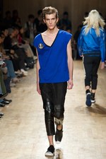 若者とスクール、スポーツをアトウ(ato)らしく表現！　アトウの2011年春夏コレクション｜写真19