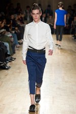 若者とスクール、スポーツをアトウ(ato)らしく表現！　アトウの2011年春夏コレクション｜写真20