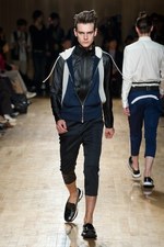 若者とスクール、スポーツをアトウ(ato)らしく表現！　アトウの2011年春夏コレクション｜写真21