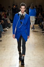 若者とスクール、スポーツをアトウ(ato)らしく表現！　アトウの2011年春夏コレクション｜写真25